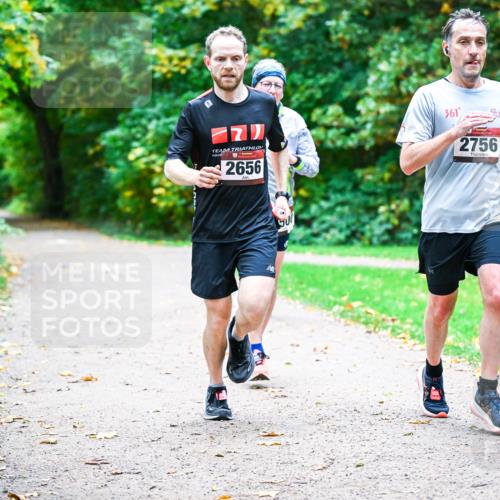 12.10.2025 - Bramfelder Halbmarathon 2025 Dr. Thomas Lammeyer http://msf.ph/oto/9351762 12.10.2025 10:40:18 Laufen 2656, 361, 2756 meine-sportfotos.de