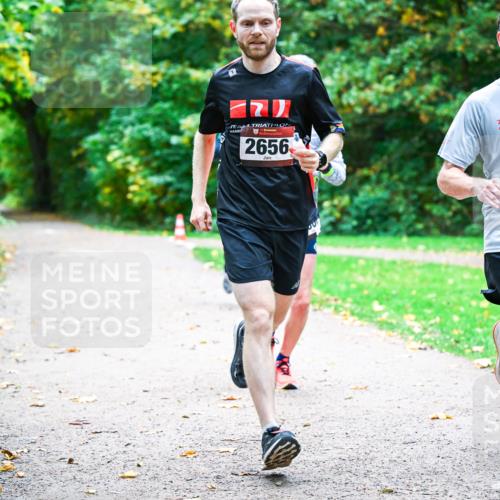 12.10.2025 - Bramfelder Halbmarathon 2025 Dr. Thomas Lammeyer http://msf.ph/oto/9351766 12.10.2025 10:40:18 Laufen 2656, 361, 2756 meine-sportfotos.de