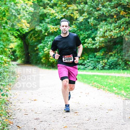 12.10.2025 - Bramfelder Halbmarathon 2025 Dr. Thomas Lammeyer http://msf.ph/oto/9351789 12.10.2025 10:40:31 Laufen 2480 meine-sportfotos.de