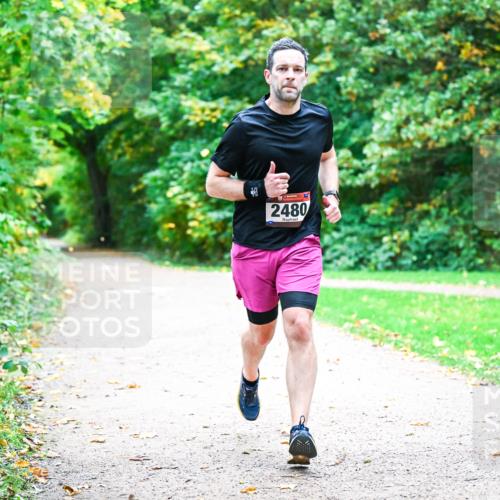 12.10.2025 - Bramfelder Halbmarathon 2025 Dr. Thomas Lammeyer http://msf.ph/oto/9351791 12.10.2025 10:40:31 Laufen 2480 meine-sportfotos.de