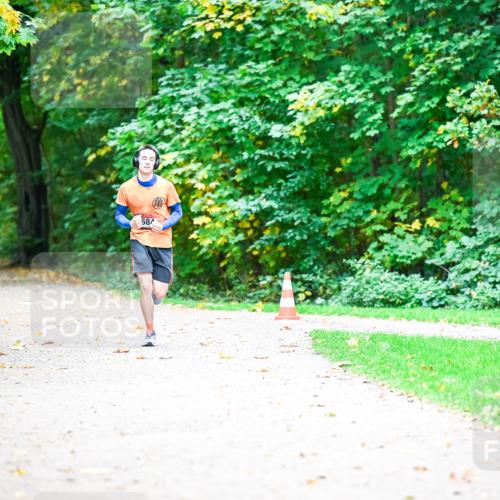 12.10.2025 - Bramfelder Halbmarathon 2025 Dr. Thomas Lammeyer http://msf.ph/oto/9351801 12.10.2025 10:40:45 Laufen 584 meine-sportfotos.de