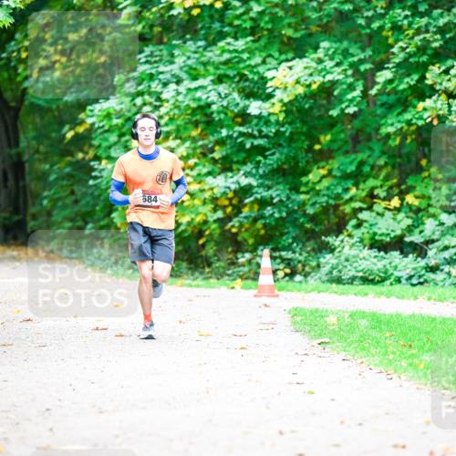 12.10.2025 - Bramfelder Halbmarathon 2025 Dr. Thomas Lammeyer http://msf.ph/oto/9351807 12.10.2025 10:40:45 Laufen 684 meine-sportfotos.de