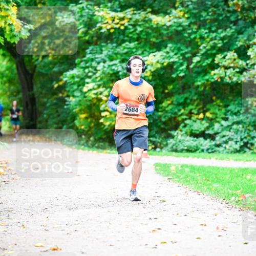 12.10.2025 - Bramfelder Halbmarathon 2025 Dr. Thomas Lammeyer http://msf.ph/oto/9351821 12.10.2025 10:40:47 Laufen 2684 meine-sportfotos.de