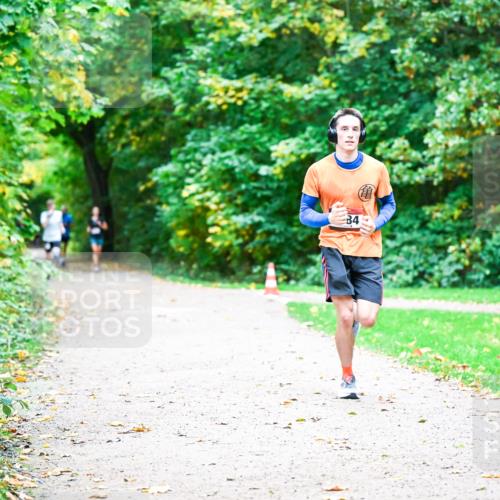 12.10.2025 - Bramfelder Halbmarathon 2025 Dr. Thomas Lammeyer http://msf.ph/oto/9351830 12.10.2025 10:40:49 Laufen 34 meine-sportfotos.de