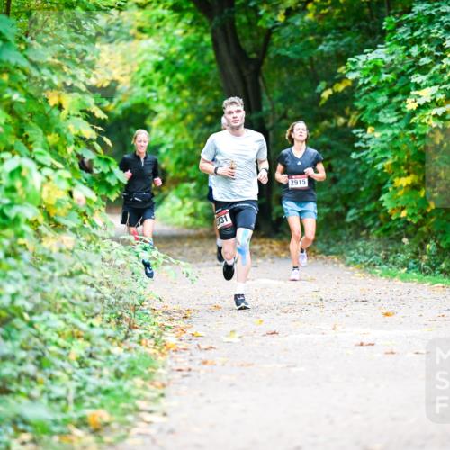 12.10.2025 - Bramfelder Halbmarathon 2025 Dr. Thomas Lammeyer http://msf.ph/oto/9351835 12.10.2025 10:40:52 Laufen 2831, 2915 meine-sportfotos.de