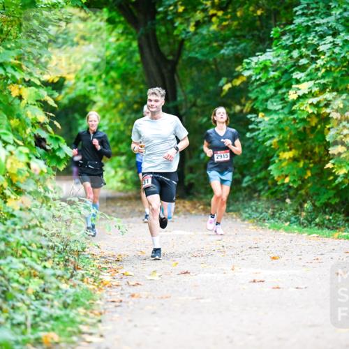 12.10.2025 - Bramfelder Halbmarathon 2025 Dr. Thomas Lammeyer http://msf.ph/oto/9351838 12.10.2025 10:40:52 Laufen 31, 2915 meine-sportfotos.de