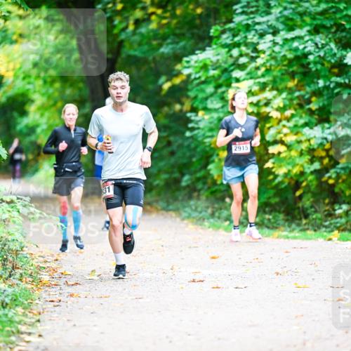 12.10.2025 - Bramfelder Halbmarathon 2025 Dr. Thomas Lammeyer http://msf.ph/oto/9351850 12.10.2025 10:40:54 Laufen 31, 2915 meine-sportfotos.de