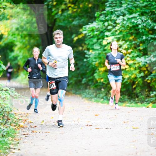 12.10.2025 - Bramfelder Halbmarathon 2025 Dr. Thomas Lammeyer http://msf.ph/oto/9351852 12.10.2025 10:40:54 Laufen 2831, 2915 meine-sportfotos.de