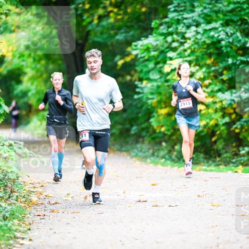 12.10.2025 - Bramfelder Halbmarathon 2025 Dr. Thomas Lammeyer http://msf.ph/oto/9351853 12.10.2025 10:40:54 Laufen 31, 2915 meine-sportfotos.de