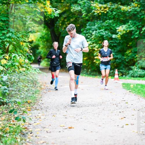12.10.2025 - Bramfelder Halbmarathon 2025 Dr. Thomas Lammeyer http://msf.ph/oto/9351870 12.10.2025 10:40:57 Laufen 2915 meine-sportfotos.de