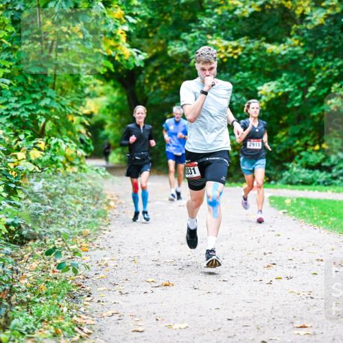 12.10.2025 - Bramfelder Halbmarathon 2025 Dr. Thomas Lammeyer http://msf.ph/oto/9351878 12.10.2025 10:40:58 Laufen 2831, 2915 meine-sportfotos.de
