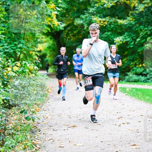 12.10.2025 - Bramfelder Halbmarathon 2025 Dr. Thomas Lammeyer http://msf.ph/oto/9351879 12.10.2025 10:40:58 Laufen 2831, 915 meine-sportfotos.de