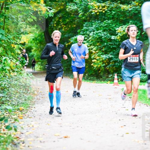 12.10.2025 - Bramfelder Halbmarathon 2025 Dr. Thomas Lammeyer http://msf.ph/oto/9351884 12.10.2025 10:40:59 Laufen 2915 meine-sportfotos.de