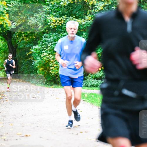 12.10.2025 - Bramfelder Halbmarathon 2025 Dr. Thomas Lammeyer http://msf.ph/oto/9351896 12.10.2025 10:41:02 Laufen 2823 meine-sportfotos.de