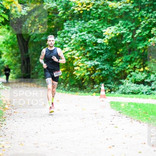 12.10.2025 - Bramfelder Halbmarathon 2025 Dr. Thomas Lammeyer http://msf.ph/oto/9351905 12.10.2025 10:41:05 Laufen 2823 meine-sportfotos.de