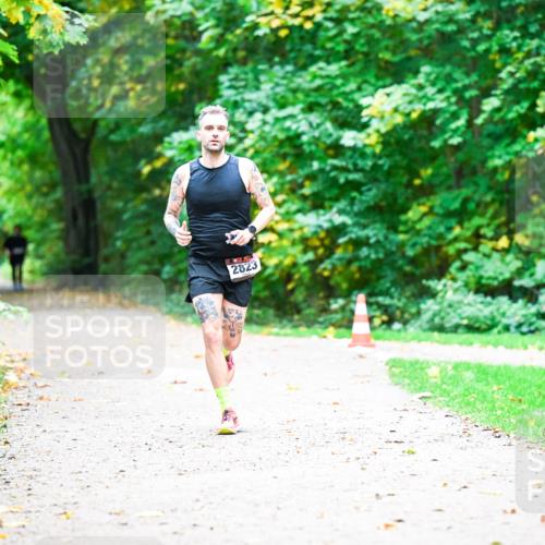12.10.2025 - Bramfelder Halbmarathon 2025 Dr. Thomas Lammeyer http://msf.ph/oto/9351911 12.10.2025 10:41:06 Laufen 2823 meine-sportfotos.de