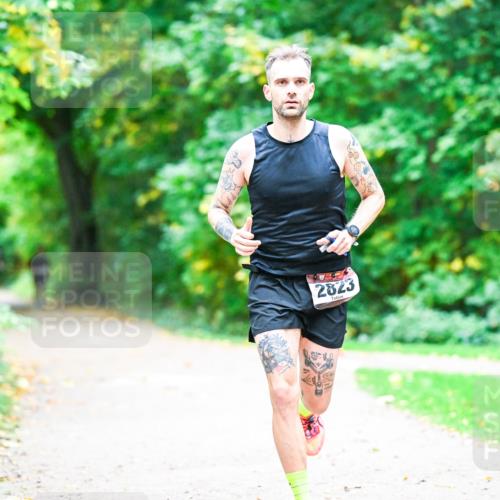 12.10.2025 - Bramfelder Halbmarathon 2025 Dr. Thomas Lammeyer http://msf.ph/oto/9351927 12.10.2025 10:41:08 Laufen 2823 meine-sportfotos.de