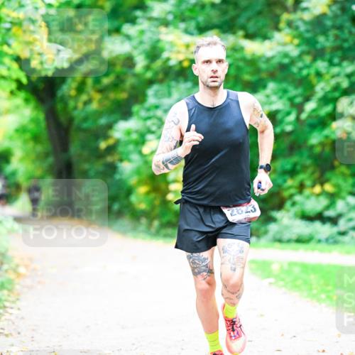 12.10.2025 - Bramfelder Halbmarathon 2025 Dr. Thomas Lammeyer http://msf.ph/oto/9351928 12.10.2025 10:41:08 Laufen 2823 meine-sportfotos.de