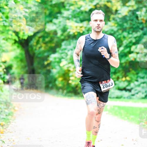 12.10.2025 - Bramfelder Halbmarathon 2025 Dr. Thomas Lammeyer http://msf.ph/oto/9351931 12.10.2025 10:41:09 Laufen 2823 meine-sportfotos.de