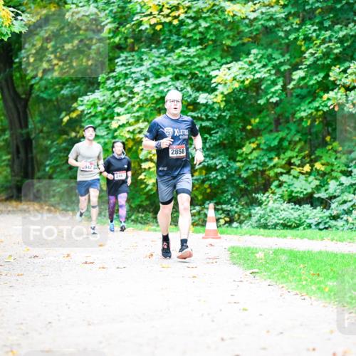 12.10.2025 - Bramfelder Halbmarathon 2025 Dr. Thomas Lammeyer http://msf.ph/oto/9351936 12.10.2025 10:41:22 Laufen 2979, 942, 2461, 2858 meine-sportfotos.de