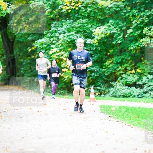 12.10.2025 - Bramfelder Halbmarathon 2025 Dr. Thomas Lammeyer http://msf.ph/oto/9351938 12.10.2025 10:41:23 Laufen 2942, 979, 057, 2461, 2855 meine-sportfotos.de