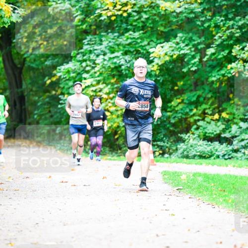 12.10.2025 - Bramfelder Halbmarathon 2025 Dr. Thomas Lammeyer http://msf.ph/oto/9351942 12.10.2025 10:41:23 Laufen 2079, 2942, 3461, 2858 meine-sportfotos.de