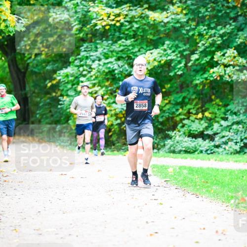 12.10.2025 - Bramfelder Halbmarathon 2025 Dr. Thomas Lammeyer http://msf.ph/oto/9351946 12.10.2025 10:41:24 Laufen 2942, 2858 meine-sportfotos.de