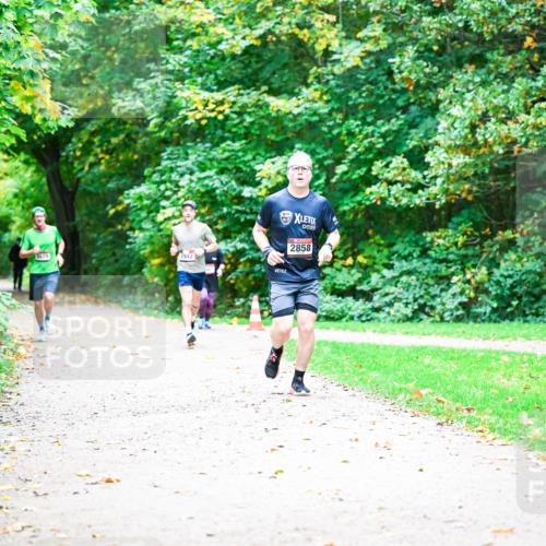12.10.2025 - Bramfelder Halbmarathon 2025 Dr. Thomas Lammeyer http://msf.ph/oto/9351953 12.10.2025 10:41:25 Laufen 1979, 2942, 2858 meine-sportfotos.de