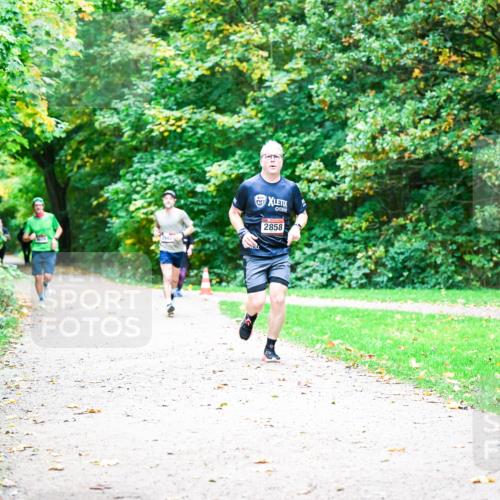 12.10.2025 - Bramfelder Halbmarathon 2025 Dr. Thomas Lammeyer http://msf.ph/oto/9351958 12.10.2025 10:41:25 Laufen 542, 2858 meine-sportfotos.de