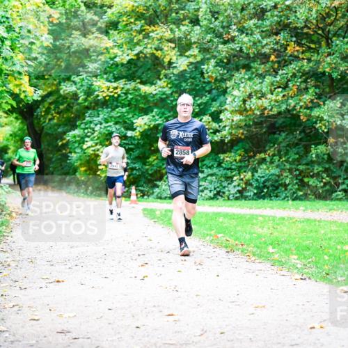 12.10.2025 - Bramfelder Halbmarathon 2025 Dr. Thomas Lammeyer http://msf.ph/oto/9351960 12.10.2025 10:41:25 Laufen 2942, 2858 meine-sportfotos.de