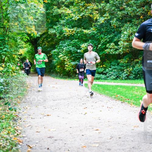 12.10.2025 - Bramfelder Halbmarathon 2025 Dr. Thomas Lammeyer http://msf.ph/oto/9351966 12.10.2025 10:41:27 Laufen 2979, 2461, 2942, 2858 meine-sportfotos.de