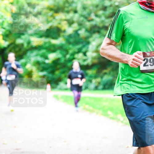12.10.2025 - Bramfelder Halbmarathon 2025 Dr. Thomas Lammeyer http://msf.ph/oto/9351998 12.10.2025 10:41:32 Laufen 34, 2979 meine-sportfotos.de