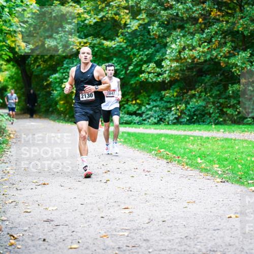 12.10.2025 - Bramfelder Halbmarathon 2025 Dr. Thomas Lammeyer http://msf.ph/oto/9352018 12.10.2025 10:41:38 Laufen 2130, 2847 meine-sportfotos.de