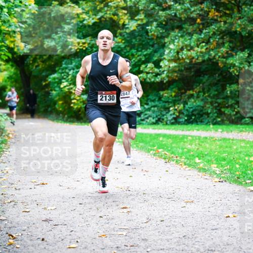 12.10.2025 - Bramfelder Halbmarathon 2025 Dr. Thomas Lammeyer http://msf.ph/oto/9352022 12.10.2025 10:41:38 Laufen 2130, 2847 meine-sportfotos.de