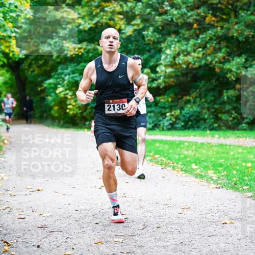 12.10.2025 - Bramfelder Halbmarathon 2025 Dr. Thomas Lammeyer http://msf.ph/oto/9352024 12.10.2025 10:41:39 Laufen 2130 meine-sportfotos.de
