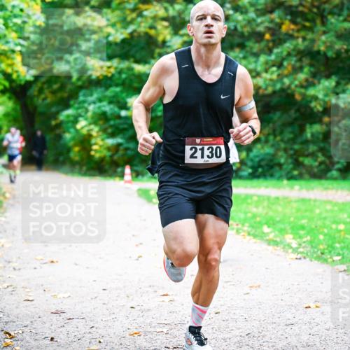 12.10.2025 - Bramfelder Halbmarathon 2025 Dr. Thomas Lammeyer http://msf.ph/oto/9352027 12.10.2025 10:41:39 Laufen 2130 meine-sportfotos.de