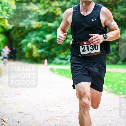 12.10.2025 - Bramfelder Halbmarathon 2025 Dr. Thomas Lammeyer http://msf.ph/oto/9352029 12.10.2025 10:41:39 Laufen 234, 2130 meine-sportfotos.de