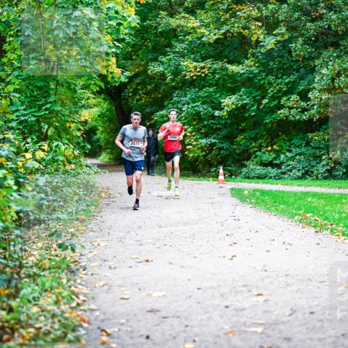 12.10.2025 - Bramfelder Halbmarathon 2025 Dr. Thomas Lammeyer http://msf.ph/oto/9352039 12.10.2025 10:41:44 Laufen 2671, 2986 meine-sportfotos.de