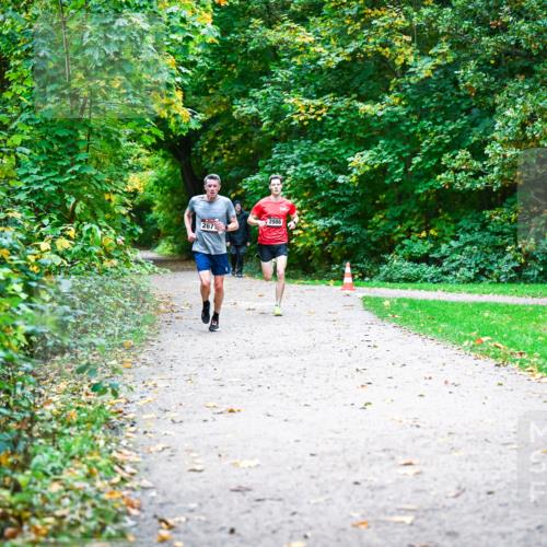 12.10.2025 - Bramfelder Halbmarathon 2025 Dr. Thomas Lammeyer http://msf.ph/oto/9352040 12.10.2025 10:41:44 Laufen 267, 2986 meine-sportfotos.de