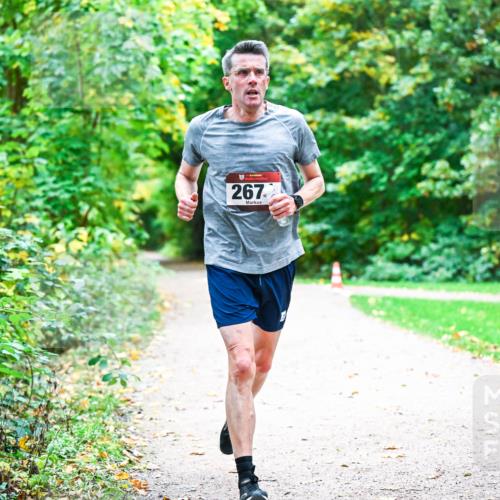 12.10.2025 - Bramfelder Halbmarathon 2025 Dr. Thomas Lammeyer http://msf.ph/oto/9352065 12.10.2025 10:41:48 Laufen 267 meine-sportfotos.de