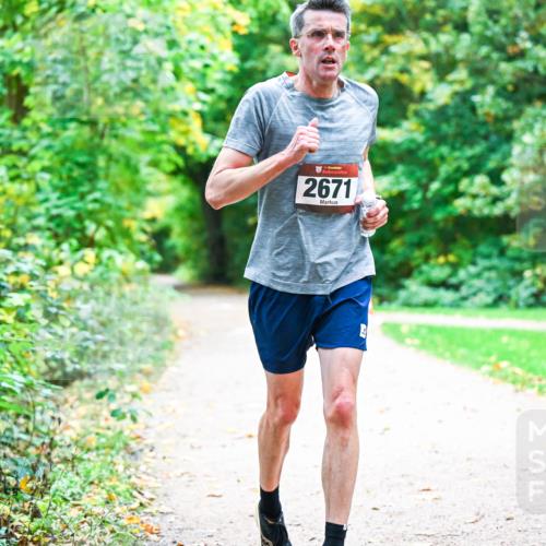 12.10.2025 - Bramfelder Halbmarathon 2025 Dr. Thomas Lammeyer http://msf.ph/oto/9352067 12.10.2025 10:41:48 Laufen 34, 2671 meine-sportfotos.de