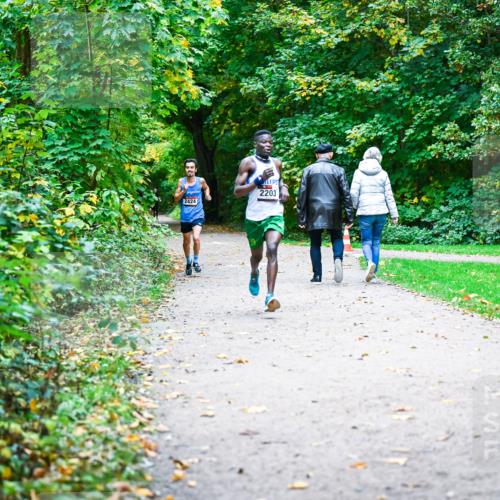 12.10.2025 - Bramfelder Halbmarathon 2025 Dr. Thomas Lammeyer http://msf.ph/oto/9352074 12.10.2025 10:41:59 Laufen 2424, 2203 meine-sportfotos.de