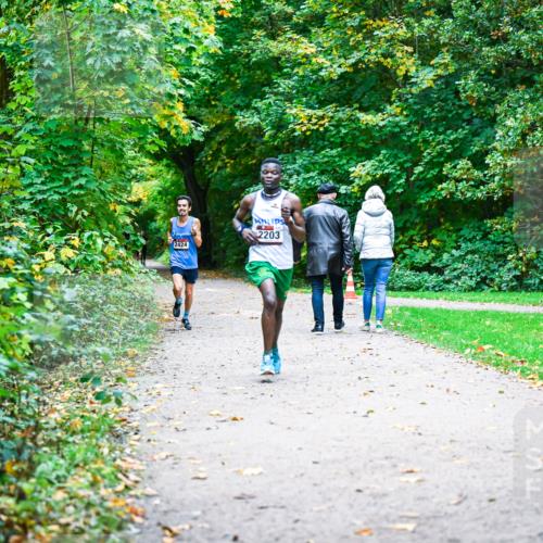 12.10.2025 - Bramfelder Halbmarathon 2025 Dr. Thomas Lammeyer http://msf.ph/oto/9352076 12.10.2025 10:41:59 Laufen 2424, 2203 meine-sportfotos.de
