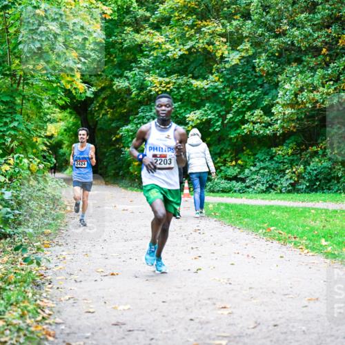 12.10.2025 - Bramfelder Halbmarathon 2025 Dr. Thomas Lammeyer http://msf.ph/oto/9352080 12.10.2025 10:42:00 Laufen 2424, 2203 meine-sportfotos.de