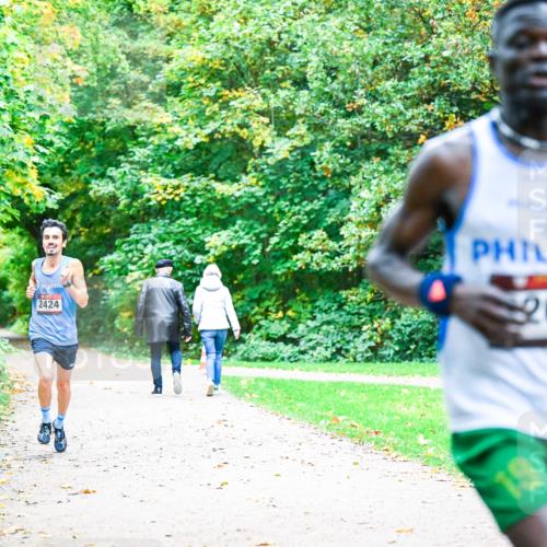12.10.2025 - Bramfelder Halbmarathon 2025 Dr. Thomas Lammeyer http://msf.ph/oto/9352089 12.10.2025 10:42:01 Laufen 2424, 203, 19 meine-sportfotos.de