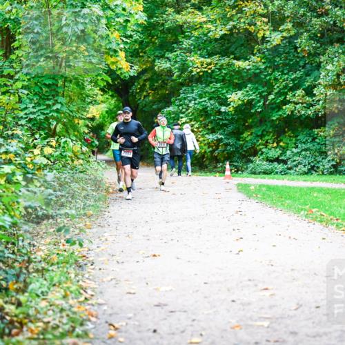 12.10.2025 - Bramfelder Halbmarathon 2025 Dr. Thomas Lammeyer http://msf.ph/oto/9352093 12.10.2025 10:42:13 Laufen 052 meine-sportfotos.de