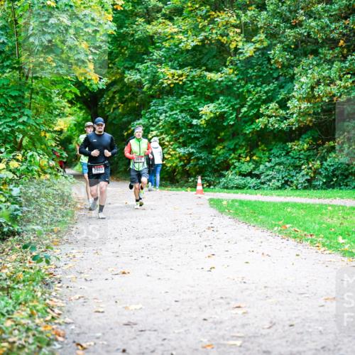 12.10.2025 - Bramfelder Halbmarathon 2025 Dr. Thomas Lammeyer http://msf.ph/oto/9352096 12.10.2025 10:42:13 Laufen 2903 meine-sportfotos.de