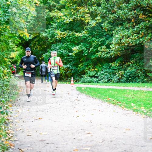 12.10.2025 - Bramfelder Halbmarathon 2025 Dr. Thomas Lammeyer http://msf.ph/oto/9352104 12.10.2025 10:42:14 Laufen 2903, 2010 meine-sportfotos.de