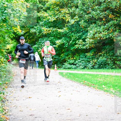 12.10.2025 - Bramfelder Halbmarathon 2025 Dr. Thomas Lammeyer http://msf.ph/oto/9352107 12.10.2025 10:42:15 Laufen 2903, 2010 meine-sportfotos.de