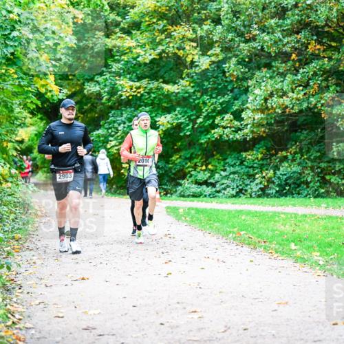 12.10.2025 - Bramfelder Halbmarathon 2025 Dr. Thomas Lammeyer http://msf.ph/oto/9352109 12.10.2025 10:42:15 Laufen 2903, 2010 meine-sportfotos.de